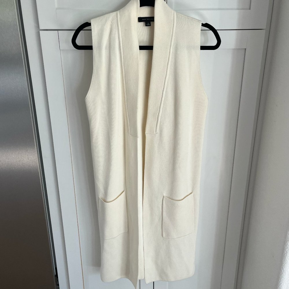 Ann Taylor sweater vest - Like new